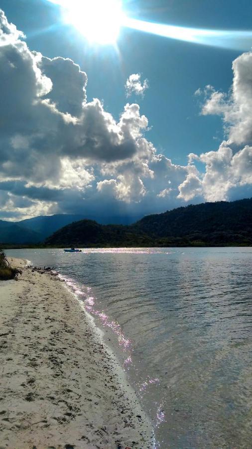 Genesis Beach Hostel! Quartos Compartilhados E Privativos Na Pinheira Palhoça Eksteriør billede